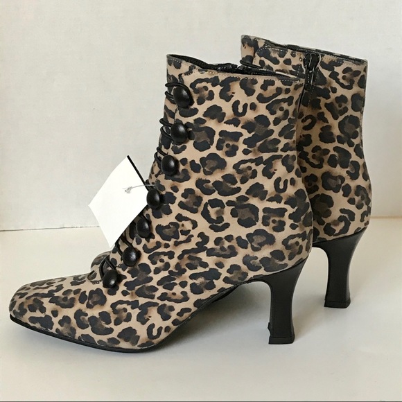 Alberto Zago Leopard Print Suede Ankle Boots. - Picture 2 of 7